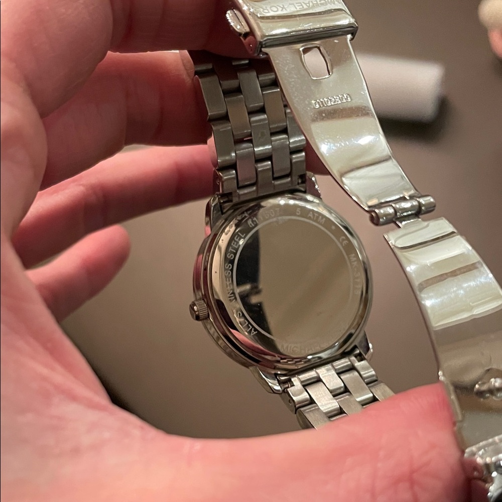 Michael Kors MK 3118 Silver Watch - Picture 7 of 11